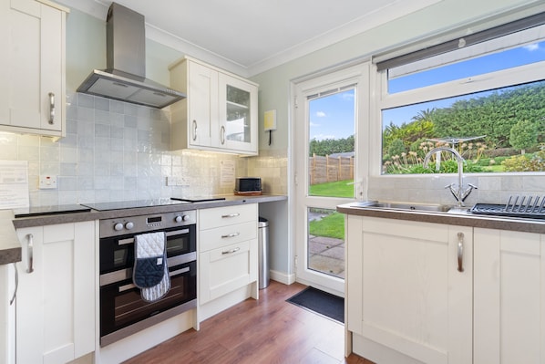 Fridge, microwave, oven, dishwasher - 2 Bedrooms with ample driveway parking and front and rear garden (Padstow)