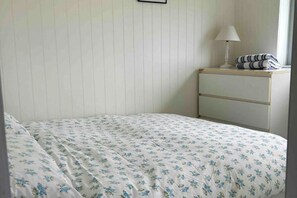 2 Schlafzimmer, Bügeleisen/Bügelbrett, Bettwäsche