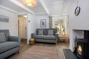 Smart TV, fireplace
