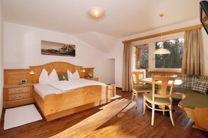 Superior Double Room, Valley View | Desk, laptop workspace, soundproofing, free WiFi