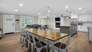 House, Multiple Beds, Pool Access, Pool View (18 Initial Ln) | Interior