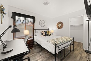 4 Schlafzimmer, Schreibtisch, Bügeleisen/Bügelbrett, kostenloses WLAN
