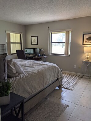 3 habitaciones, escritorio, tabla de planchar con plancha y wifi 