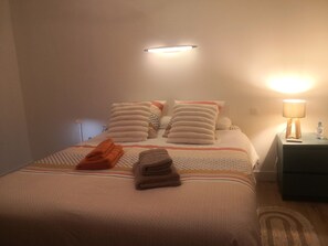 1 chambre, lit parapluie, Wi-Fi, draps fournis