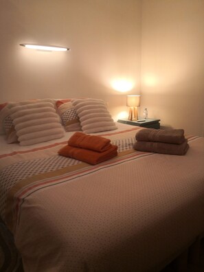 1 bedroom, travel cot, WiFi, bed sheets