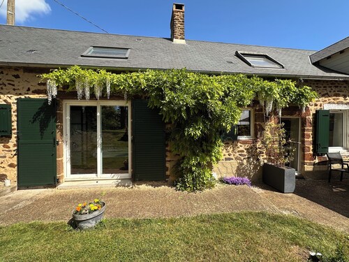 Bed and breakfast with independent access, located in the countryside.