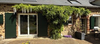 Bed and breakfast with independent access, located in the countryside.
