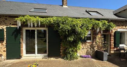 Bed and breakfast with independent access, located in the countryside.