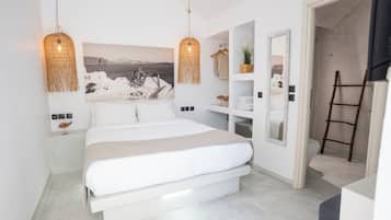 Junior Suite, Hot Tub, Sea View | 1 bedroom, in-room safe, iron/ironing board, free WiFi