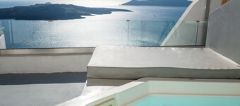 Cliff Aura Suites
