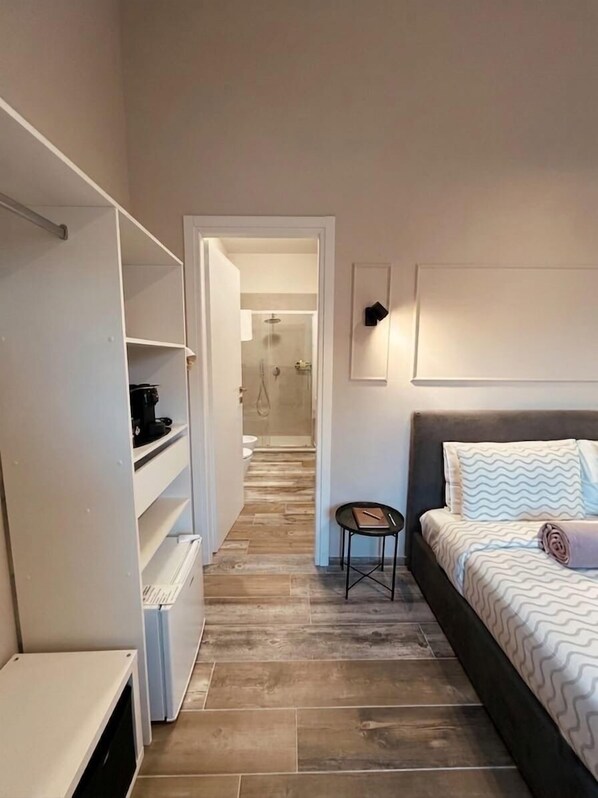 1 bedroom, desk, free WiFi, bed sheets - Camera ampia matrimoniale/tripla (Vitorchiano)