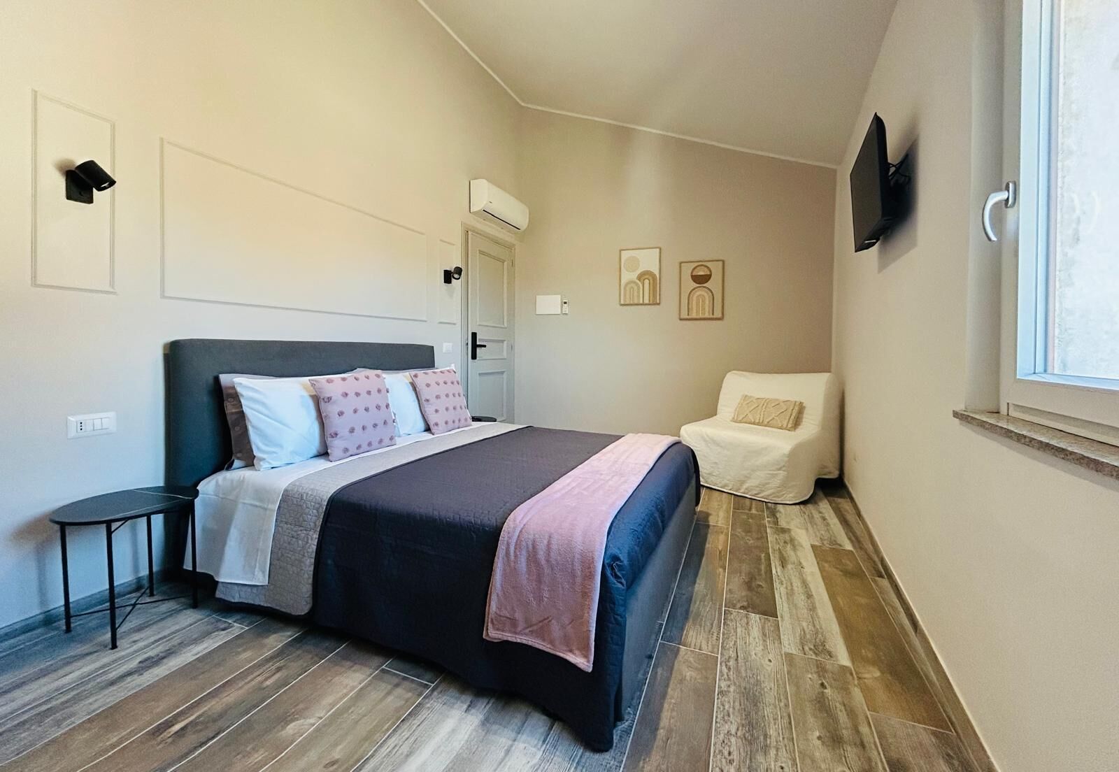 1 bedroom, desk, free WiFi, bed sheets