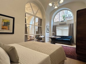 3 slaapkamers, een strijkplank/strijkijzer, gratis wifi, beddengoed