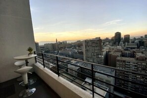 Apartment | 1 bedroom - Loft Panoramic Home Office Laundry Pool Wifi (Santiago)