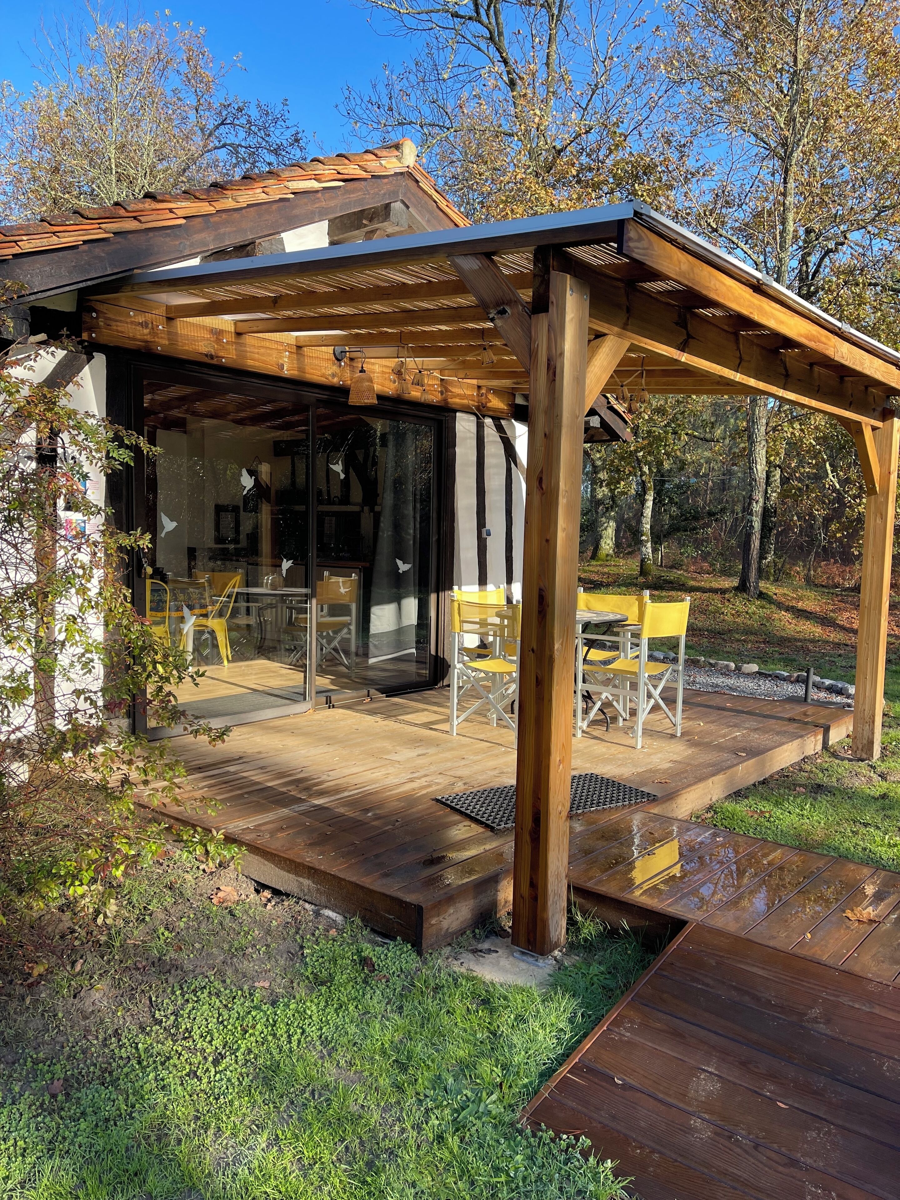 屋外ダイニングエリア