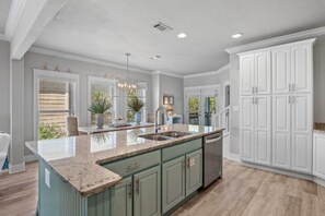 House, Multiple Beds, Patio, Garden View (Beach Please) | Interior