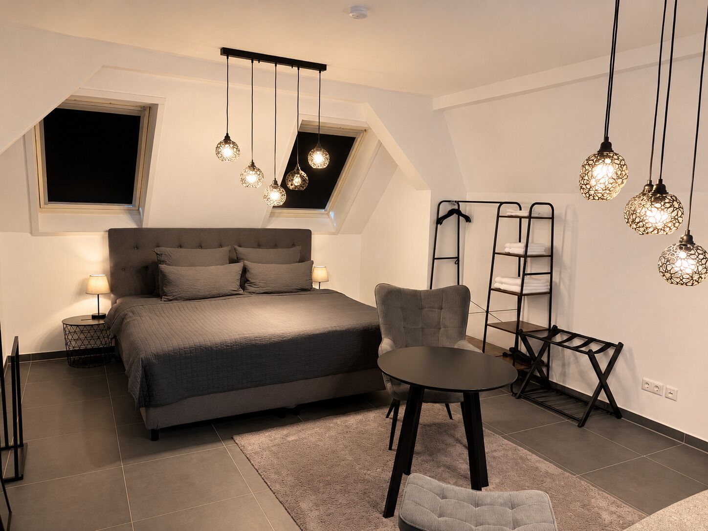 4 bedrooms, desk, iron/ironing board, WiFi (free)