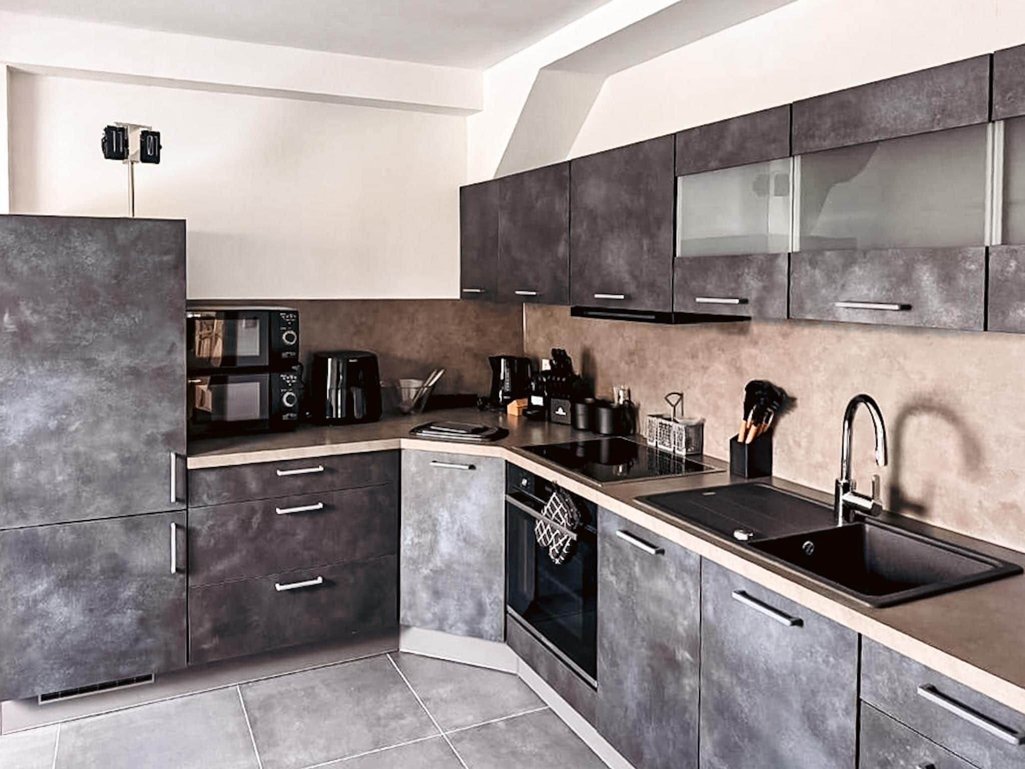 Coffee/tea maker, fridge, microwave, oven