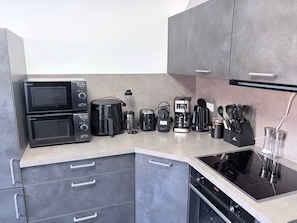 Coffee/tea maker, fridge, microwave, oven - Familien Suite in Elbflorenz (Dresden)