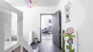 4 bedrooms, iron/ironing board, travel crib, internet