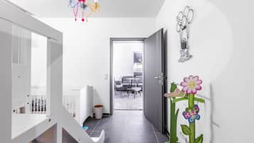 4 bedrooms, desk, iron/ironing board, WiFi (free)
