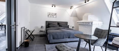 4 bedrooms, desk, iron/ironing board, free WiFi