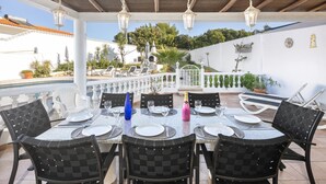House | Outdoor dining - Comfortable Villa in Carvoeiro, Algarve (Lagoa)