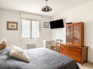 3 slaapkamers, een strijkplank/strijkijzer, reisbedje, wifi