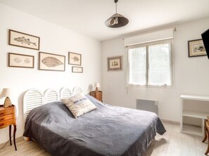 3 bedrooms, iron/ironing board, travel cot, WiFi