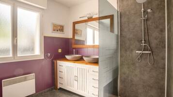 Toallas y papel de baño