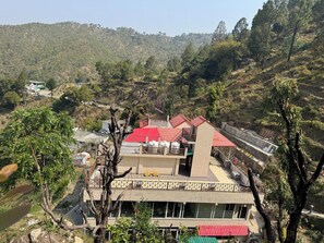 Terrace/patio - HILLCREST VALLEY Ranikhet (Bhikyasain)