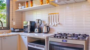 Vila | Cozinha privada | Geladeira, micro-ondas, fogão, cooktop