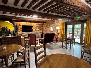 Interior - La Bastide des Princes - Indoor and outdoor swimming pool (Caderousse)