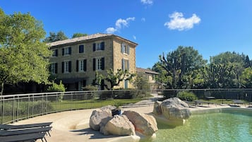 Piscine couverte, piscine extérieure