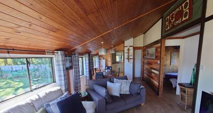 Wildwood Cabin - Sleeps 6, Hot Tub & Parking