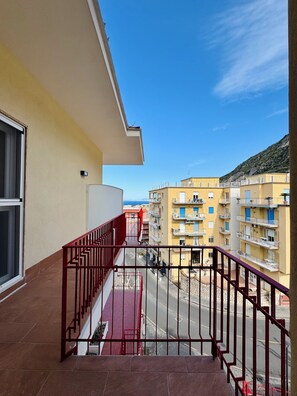 Terrace/patio - YourHome - Il Pino Rooms & Apartment (Meta)