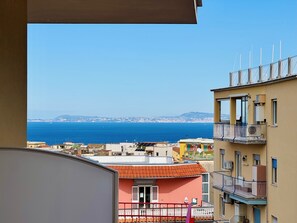 Dobbelt- eller tomannsrom, balkong, delvis sjøutsikt | Utsikt mot vann