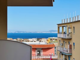 Quarto casal ou duplo, sacada, vista parcial para o mar | Vista para a água