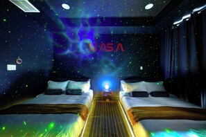 3 quartos, escrivaninha, ferros/tábuas de passar roupa