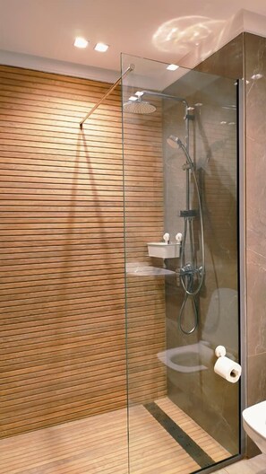 Deluxe Condo | Bathroom | Free toiletries, hair dryer, bidet, towels - UNO CAPITAL (Casablanca)
