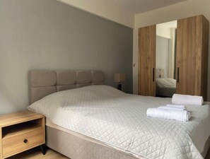 3 bedrooms, iron/ironing board, WiFi - Renovated interior, centrally located (İstanbul)