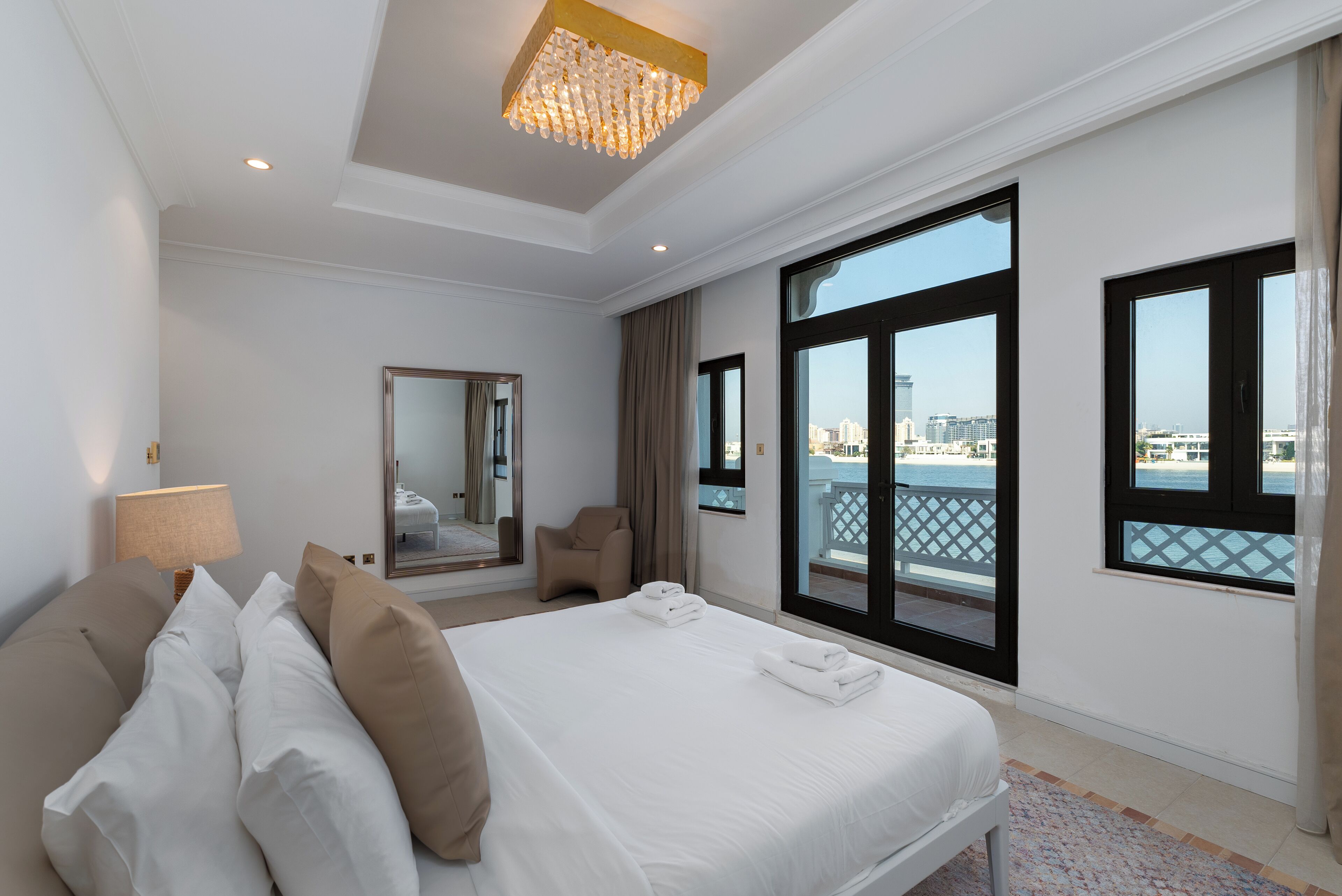 5 bedrooms, in-room safe, desk, laptop workspace