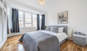 3 makuuhuonetta, työpöytä, silitysrauta/-lauta, ilmainen Wi-Fi