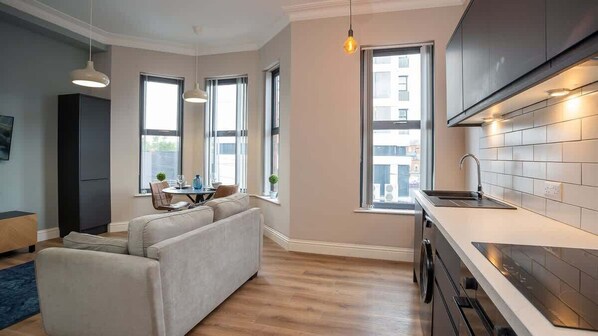 Fridge, microwave, oven, coffee/tea maker