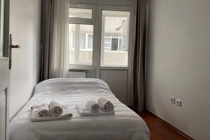3 bedrooms, iron/ironing board, WiFi, bed sheets