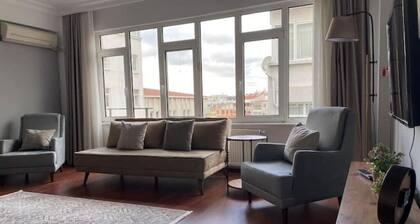 Centrally Located & Newly Renovated Apartment – Your Ideal Stay