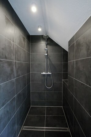 Hair dryer, towels, soap, toilet paper - Haart & Soul Guesthouse - Apartment Moselle (Piesport)