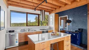 Fridge, oven, stovetop, dishwasher - Janacwal – Where Escape Meets Adventure on the Surf Coast (Bells Beach)