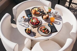 Daily buffet breakfast (EUR 22 per person)