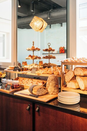 Frokostbuffé hver dag (EUR 22 per person)